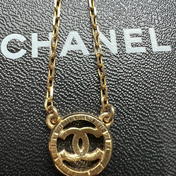 Chanel Crystal Metal CC Round Pendant necklace - Picture 6 of 15